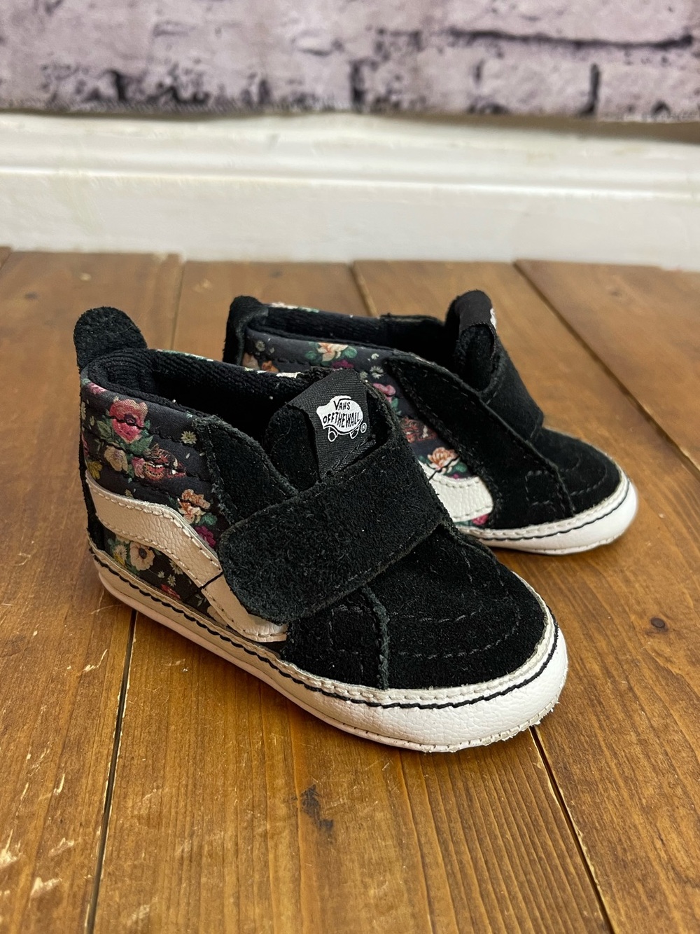 Vans infant size 3 Sk8-Hi Crib shoes black and floral